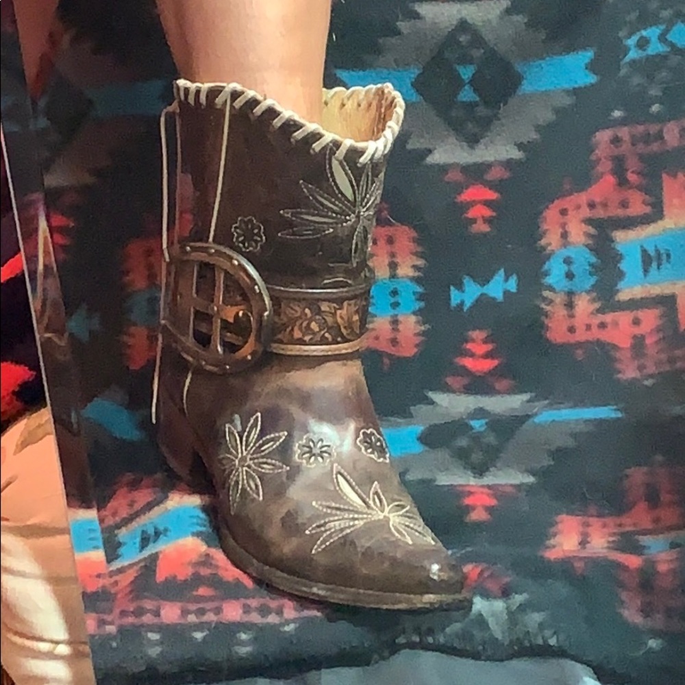 Upcycled Shyanne ladies cowboy boots. Size 8-8.5